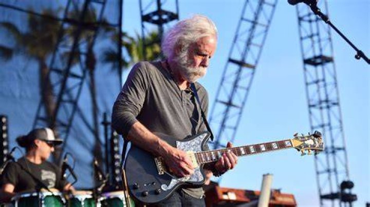Bob Weir says his stage fright is so bad it feels like &ldquo;walking into a