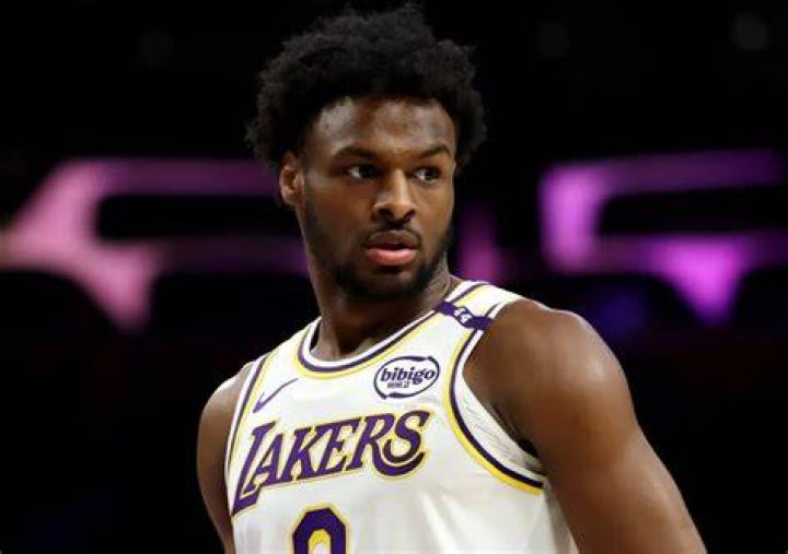 Bronny James Biography, Net worth, Wiki, Age, Height, Girlfriend, Family