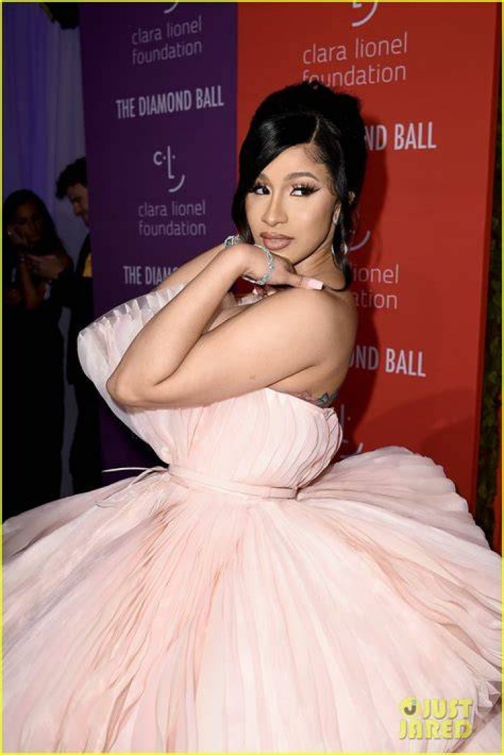 Cardi B&rsquo;s Secret to Shiny Hair Is Found in the Produce Aisle Teen Vogue