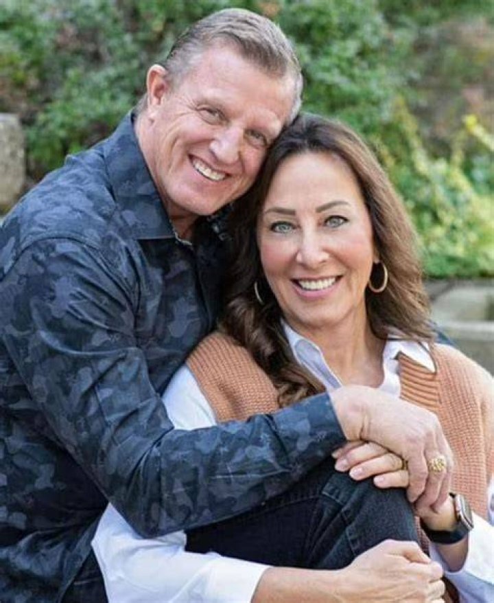 Indiana pastor John Lowe II admits affair &mdash; but woman says she was his