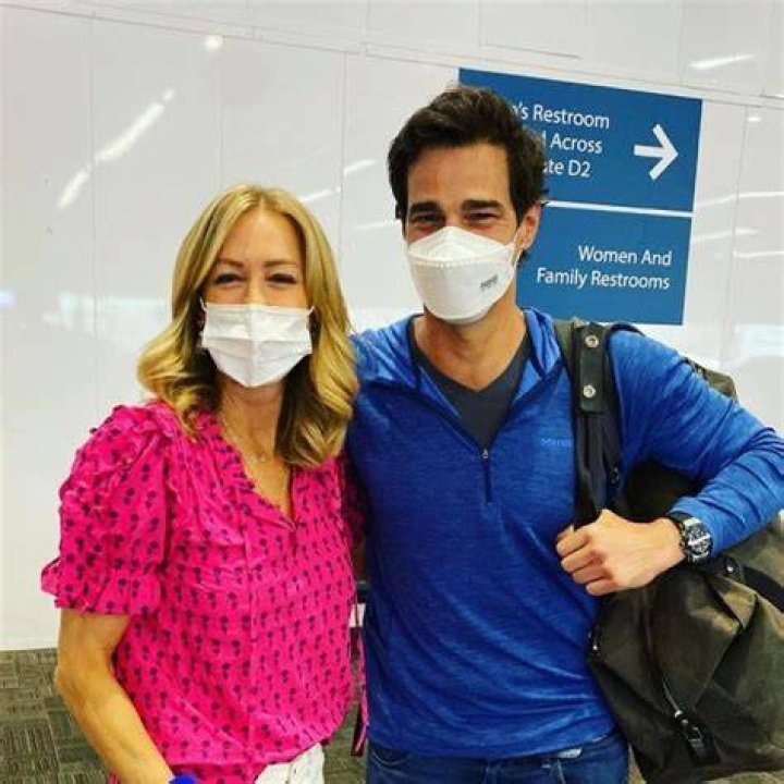 Lara Spencer enjoys special reunion with old GMA &lsquo;brother' HELLO!